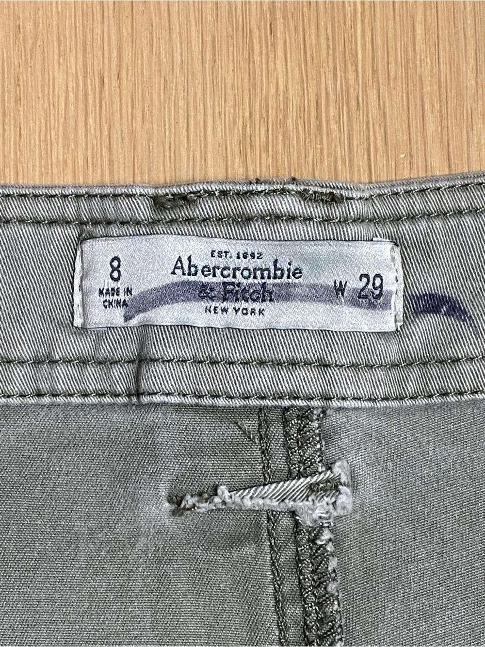 Abercrombie & Fitch Olive Green Cargo Utility Shorts Size 8 W29 Cuffed Casual
